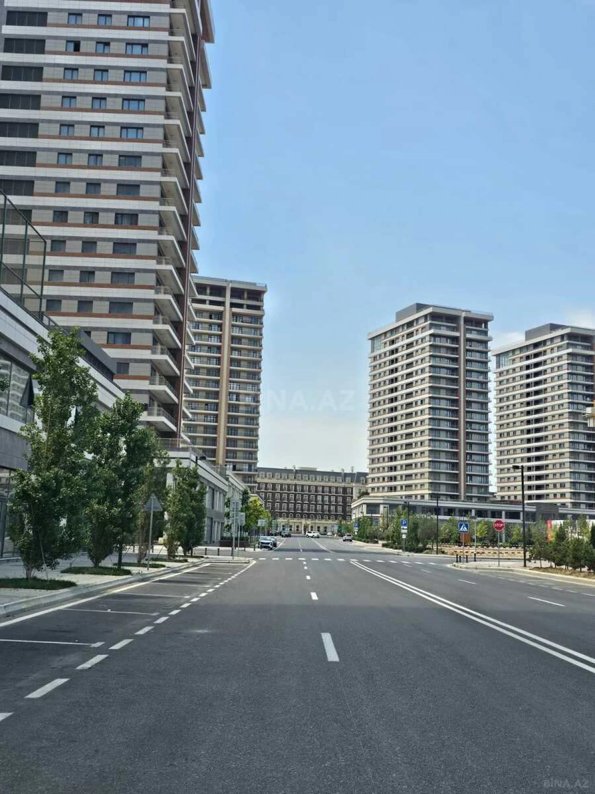 Satılır 4 otaqlı mənzil 195 m²