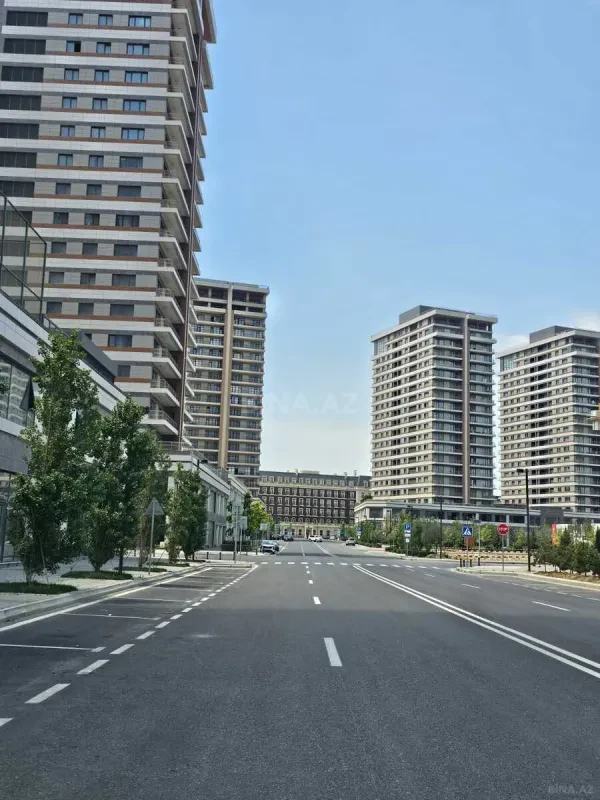 Satılır 4 otaqlı mənzil 195 m²