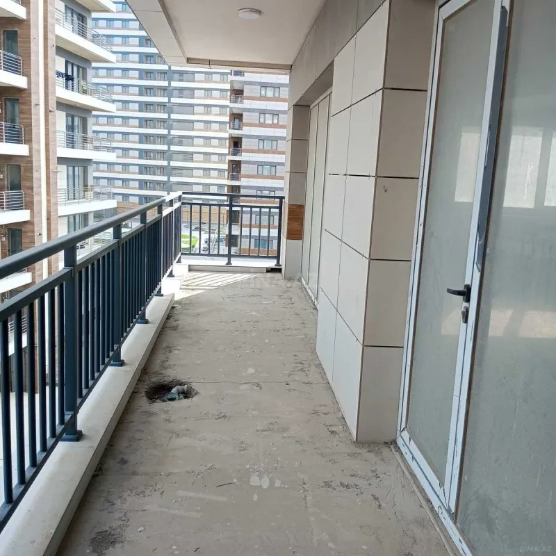 Satılır 4 otaqlı mənzil 195 m²