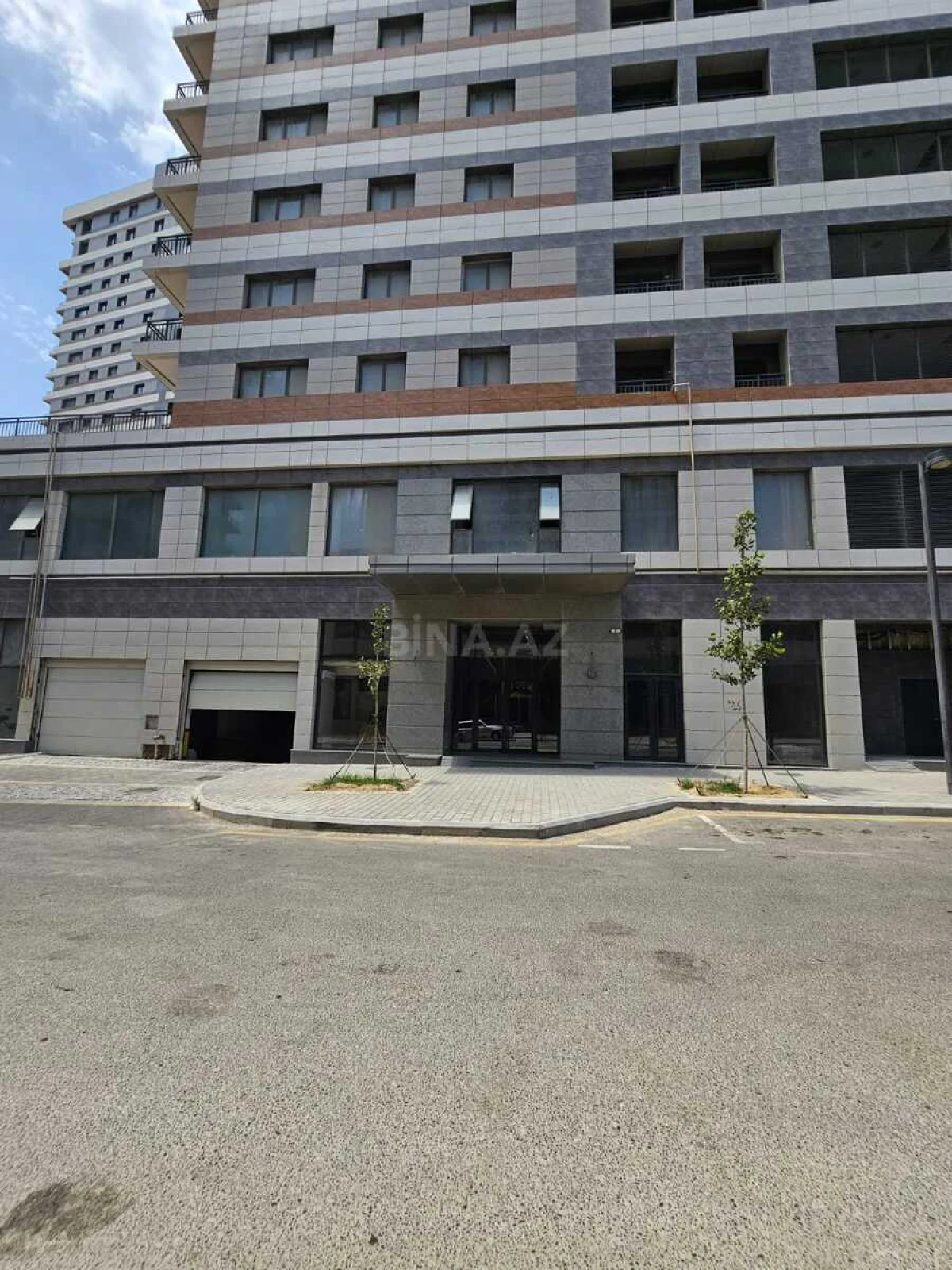 Satılır 4 otaqlı mənzil 195 m²