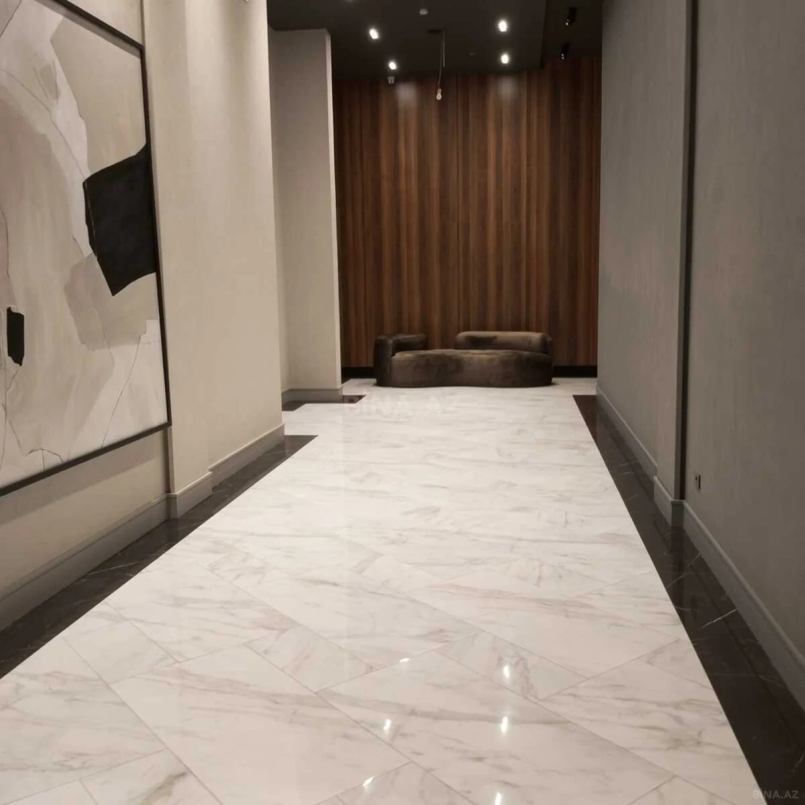 Satılır 4 otaqlı mənzil 195 m²