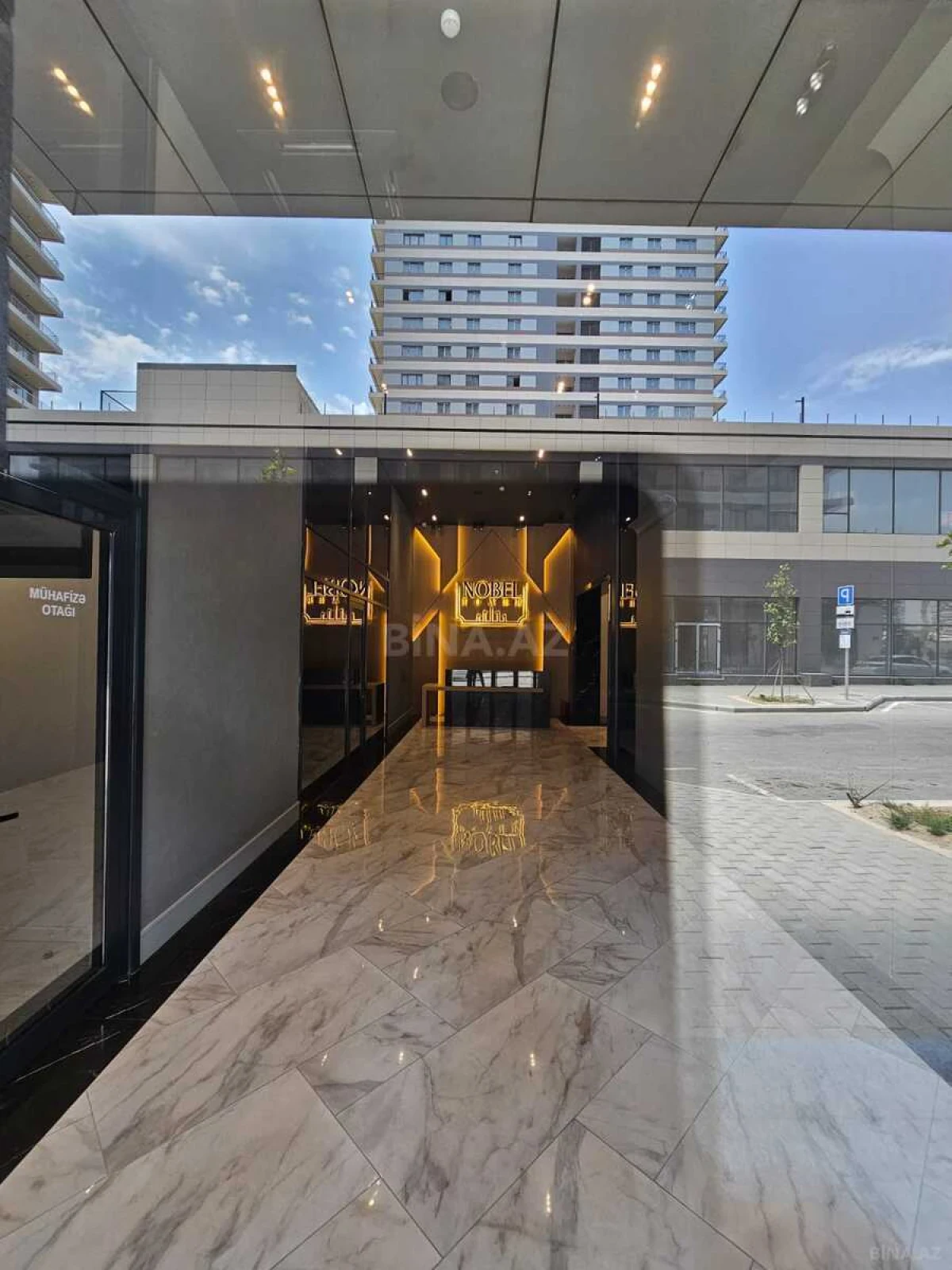 Satılır 4 otaqlı mənzil 195 m²