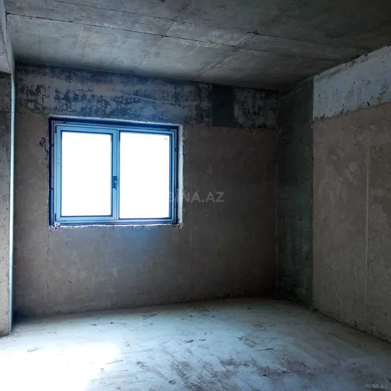 Satılır 4 otaqlı mənzil 195 m²
