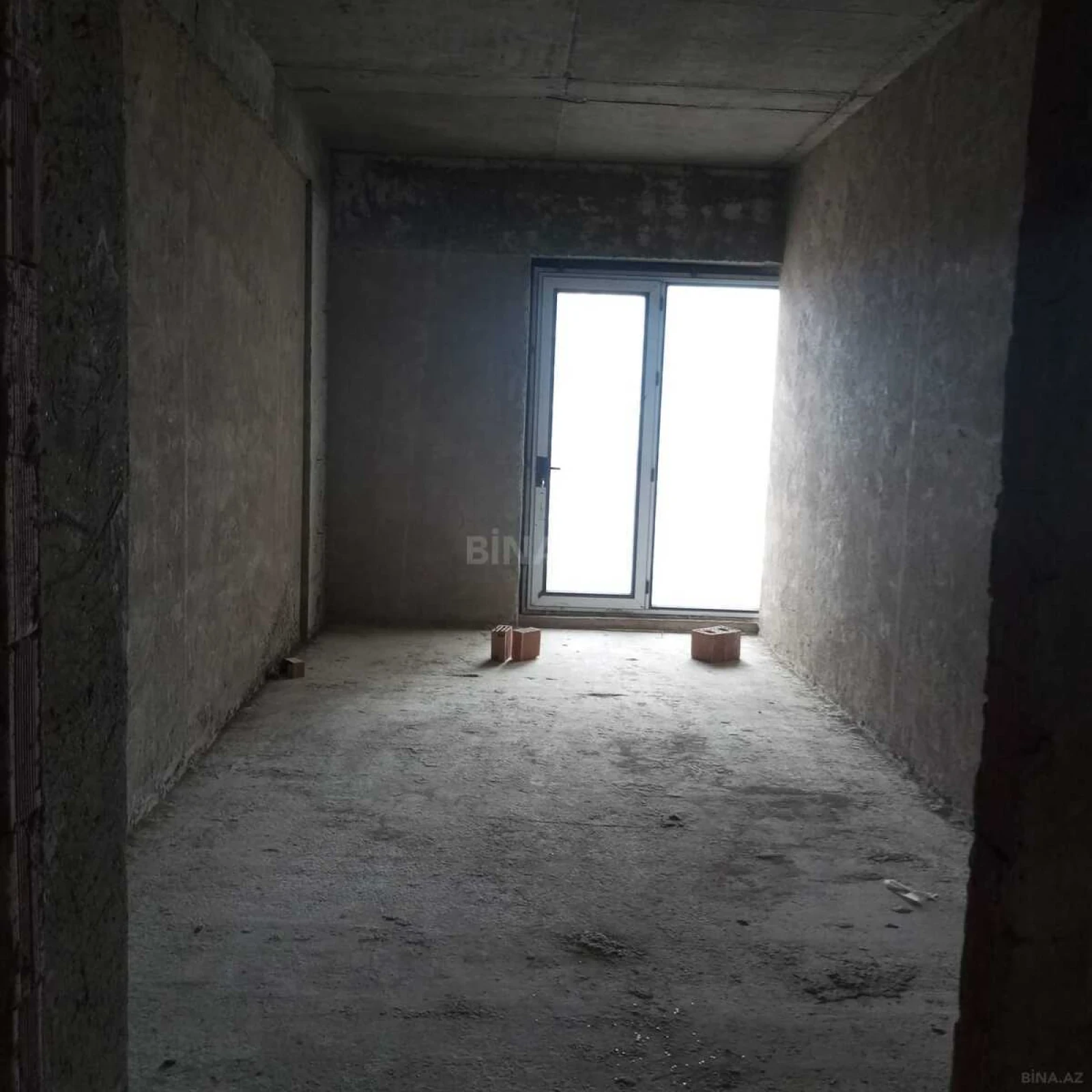 Satılır 4 otaqlı mənzil 195 m²