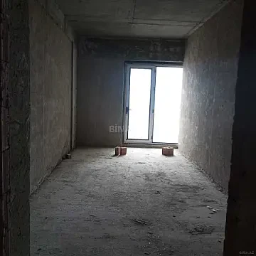 Satılır 4 otaqlı mənzil 195 m²