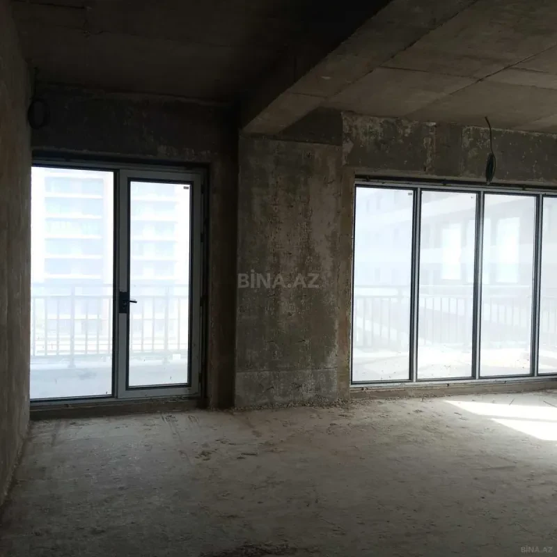 Satılır 4 otaqlı mənzil 195 m²
