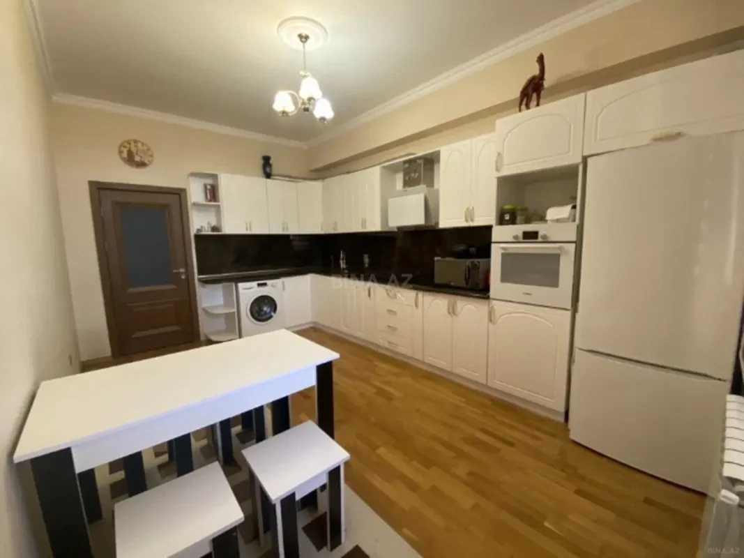 Satılır 3 otaqlı mənzil 117 m²
