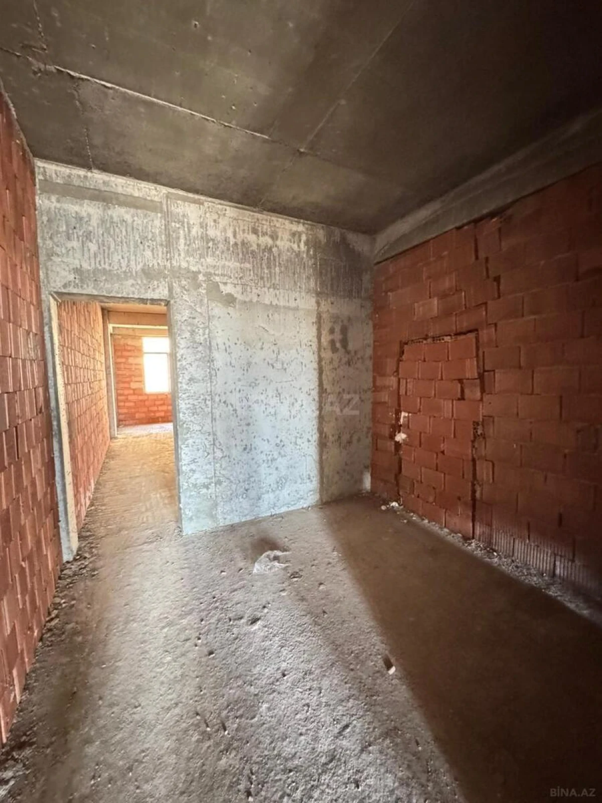 Satılır 3 otaqlı mənzil 166 m²