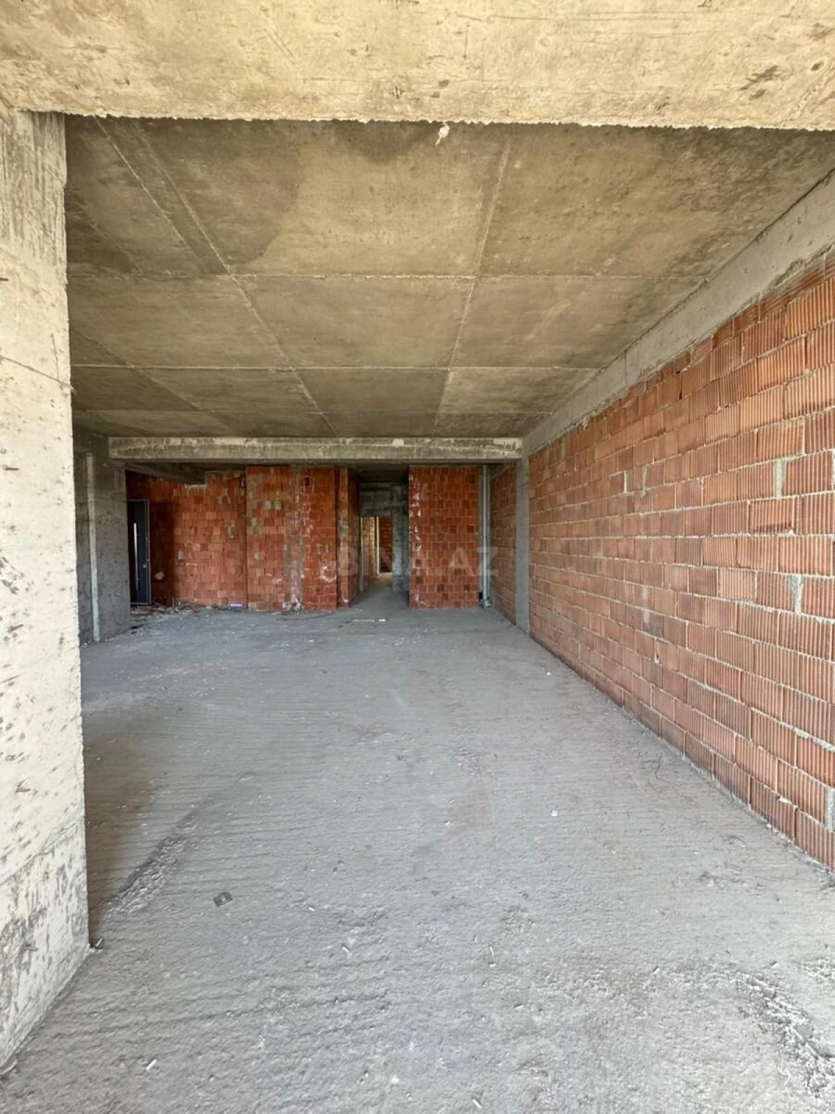 Satılır 3 otaqlı mənzil 166 m²