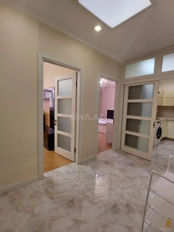 Kirayə verilir 2 otaqlı mənzil 82 m²