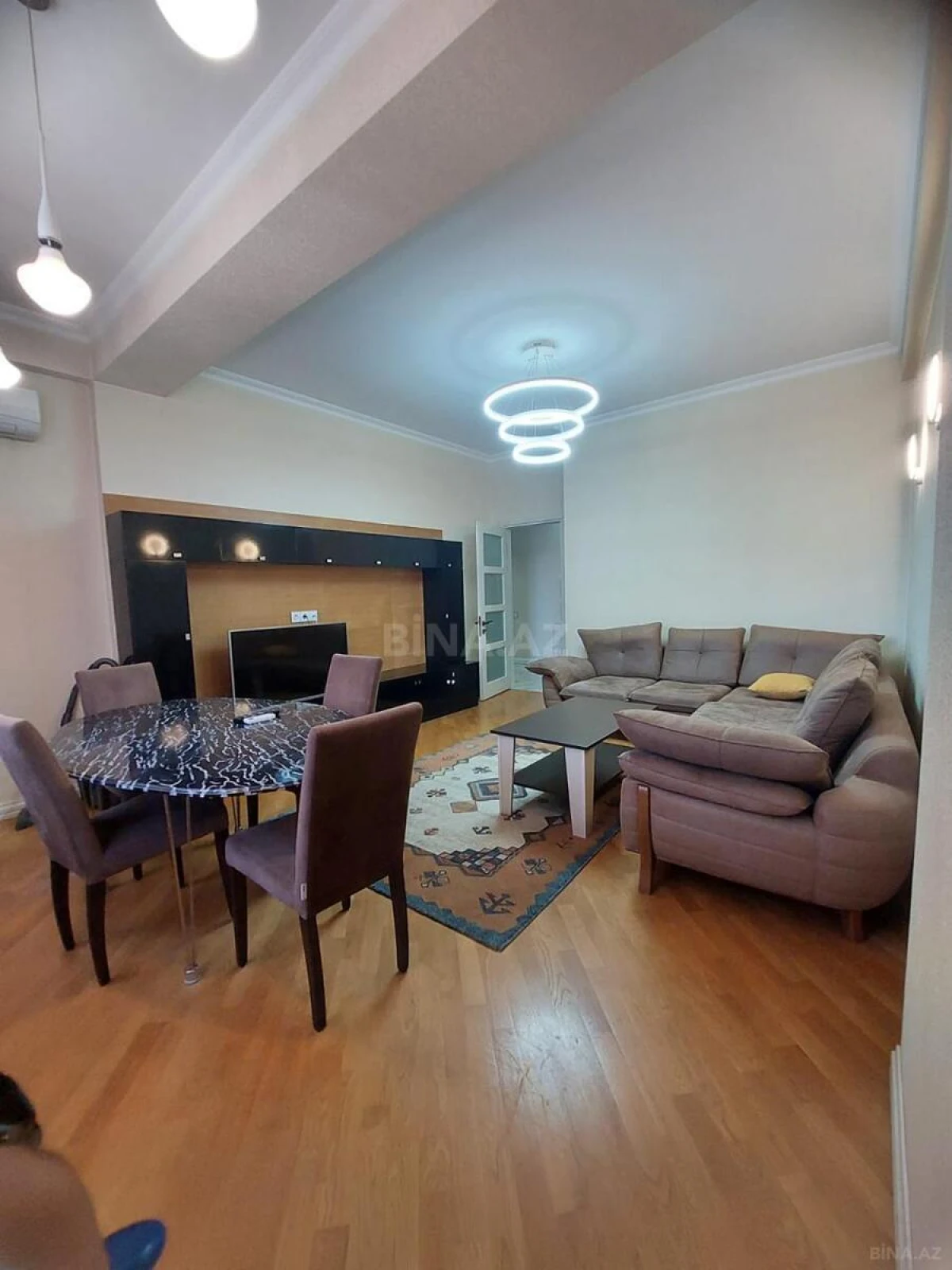 Kirayə verilir 2 otaqlı mənzil 82 m²