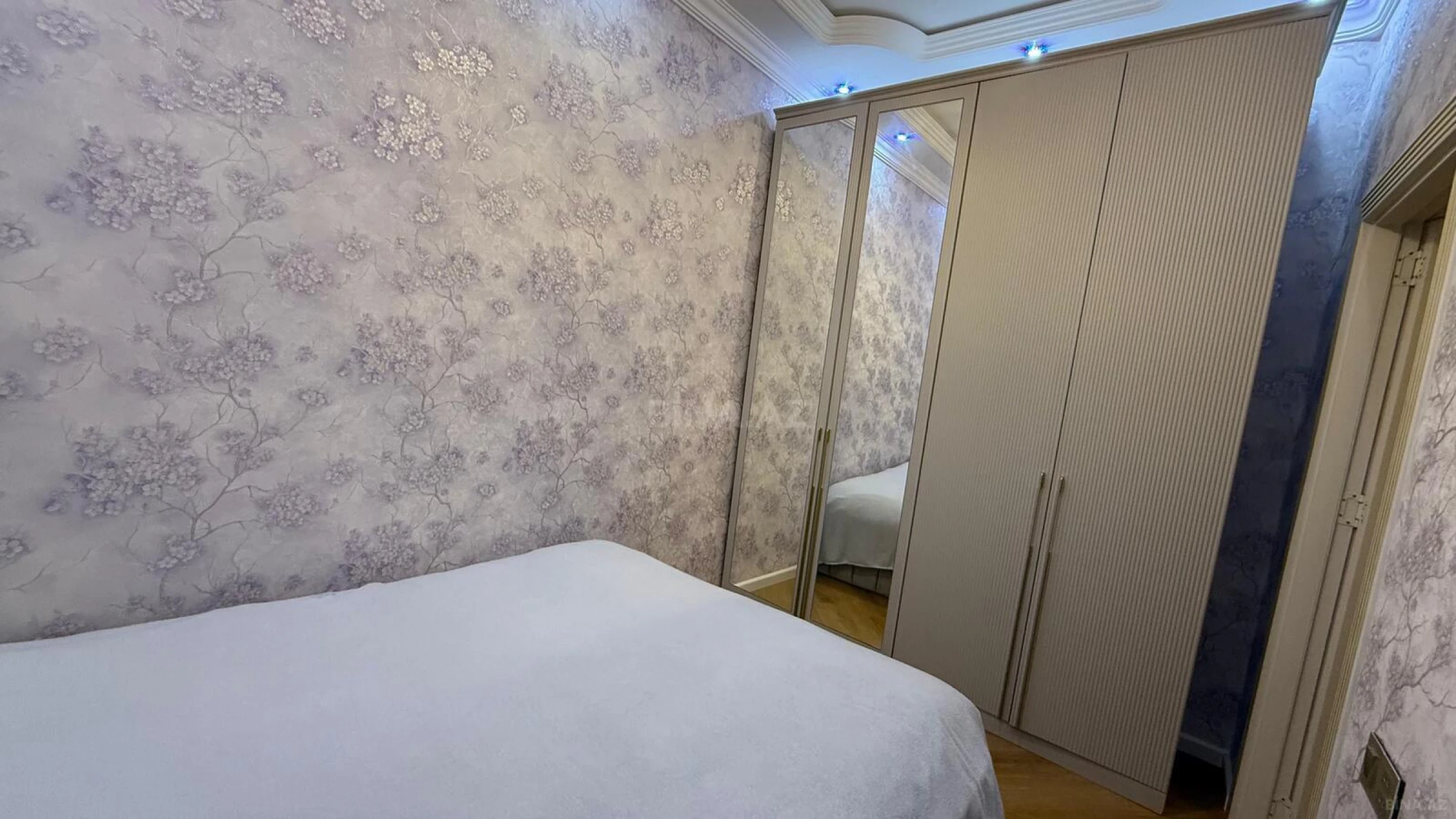 Satılır 3 otaqlı mənzil 98 m²