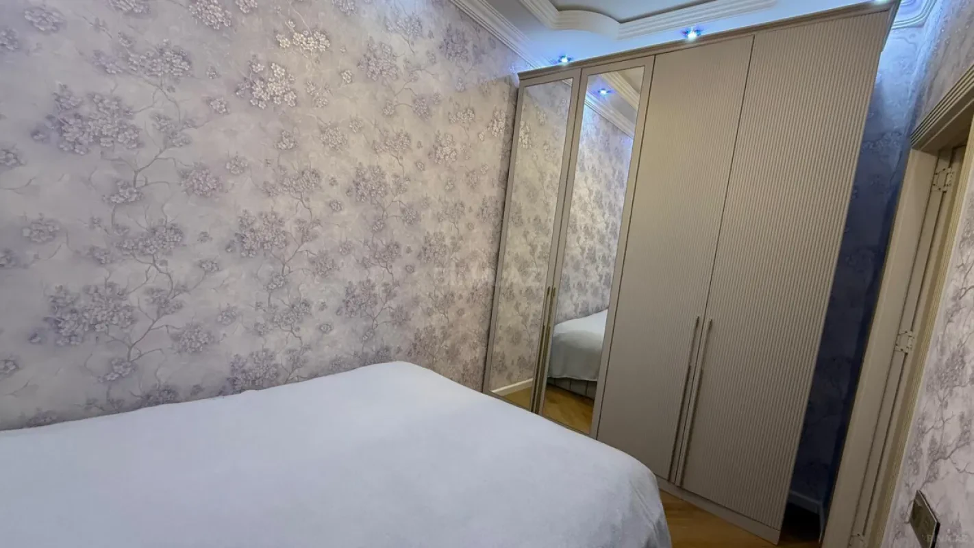 Satılır 3 otaqlı mənzil 98 m²