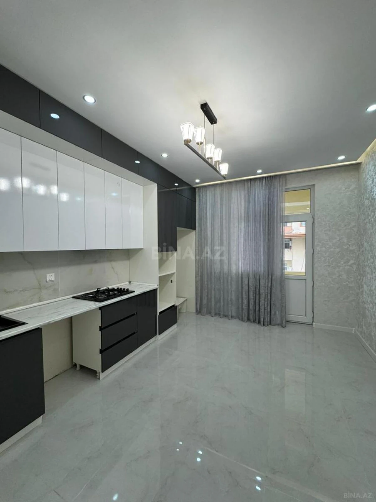 Satılır 3 otaqlı mənzil 125 m²
