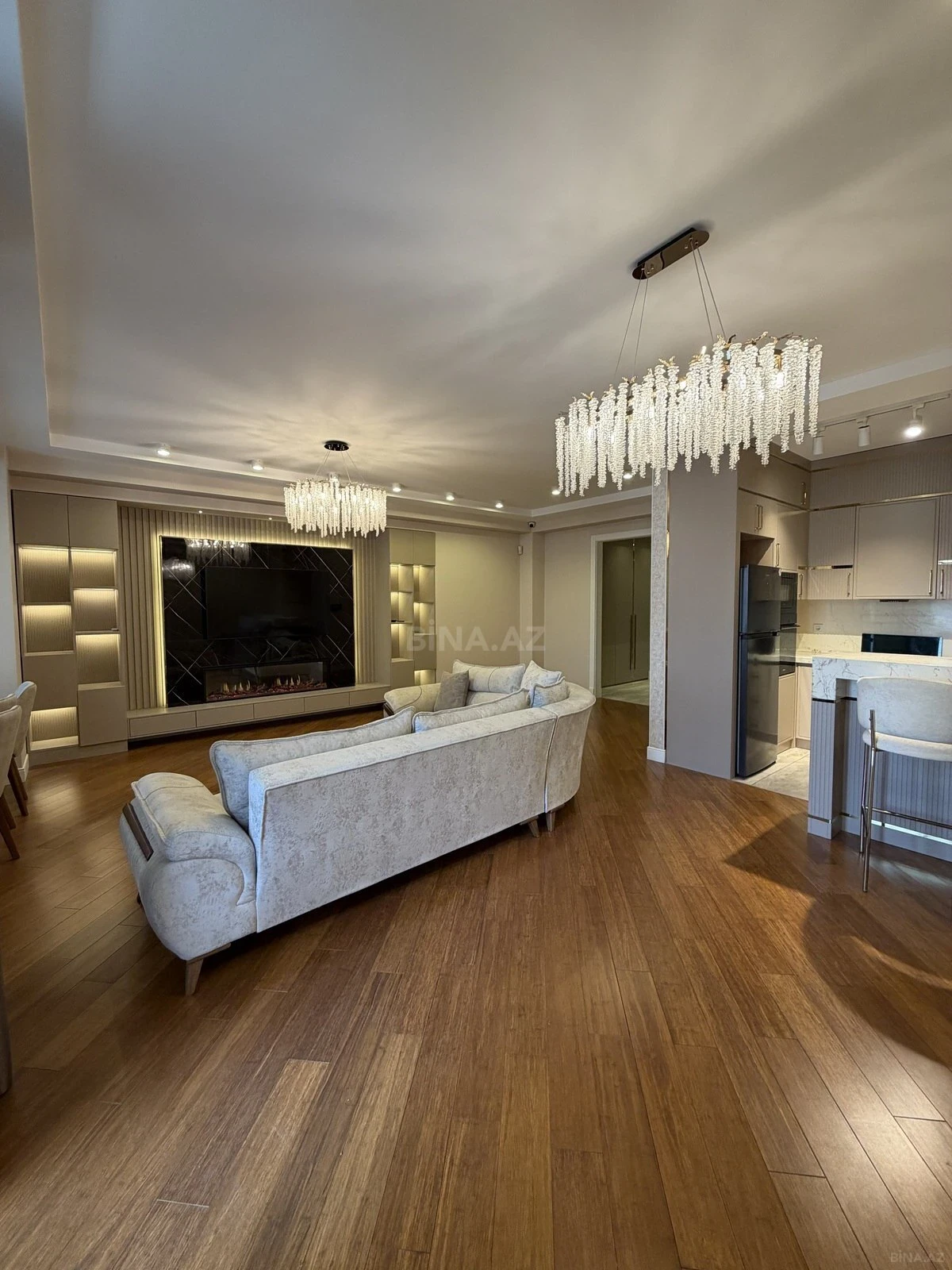 Satılır 3 otaqlı mənzil 167 m²