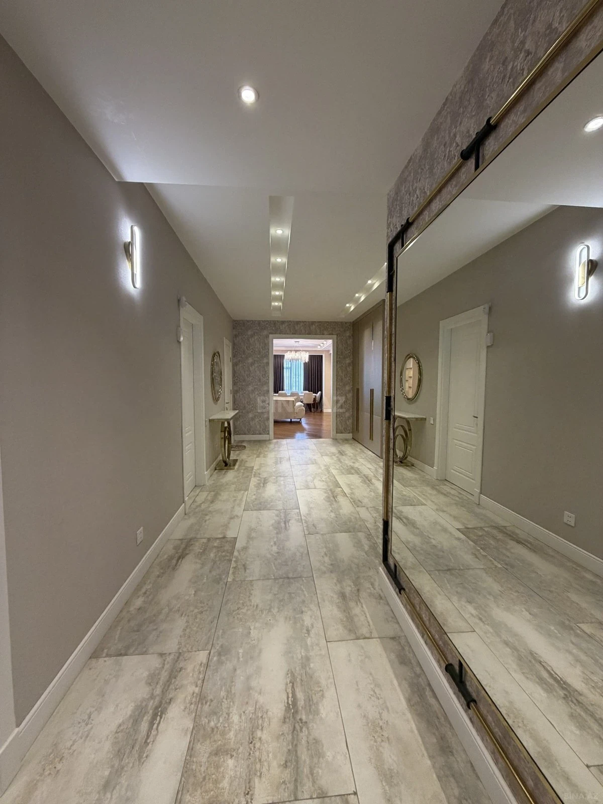Satılır 3 otaqlı mənzil 167 m²