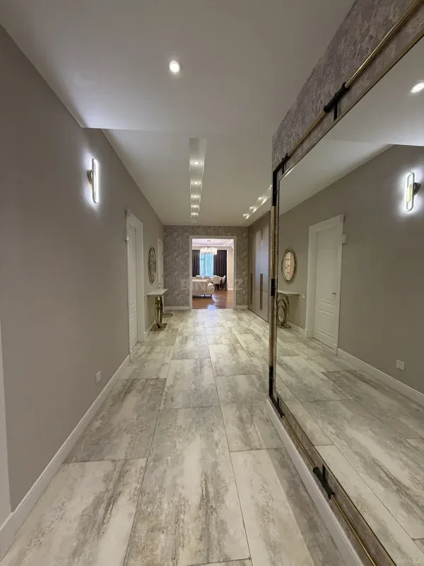 Satılır 3 otaqlı mənzil 167 m²