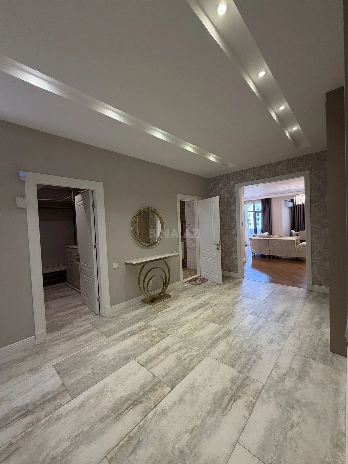 Satılır 3 otaqlı mənzil 167 m²
