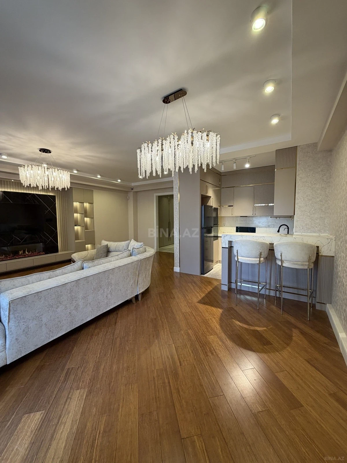 Satılır 3 otaqlı mənzil 167 m²