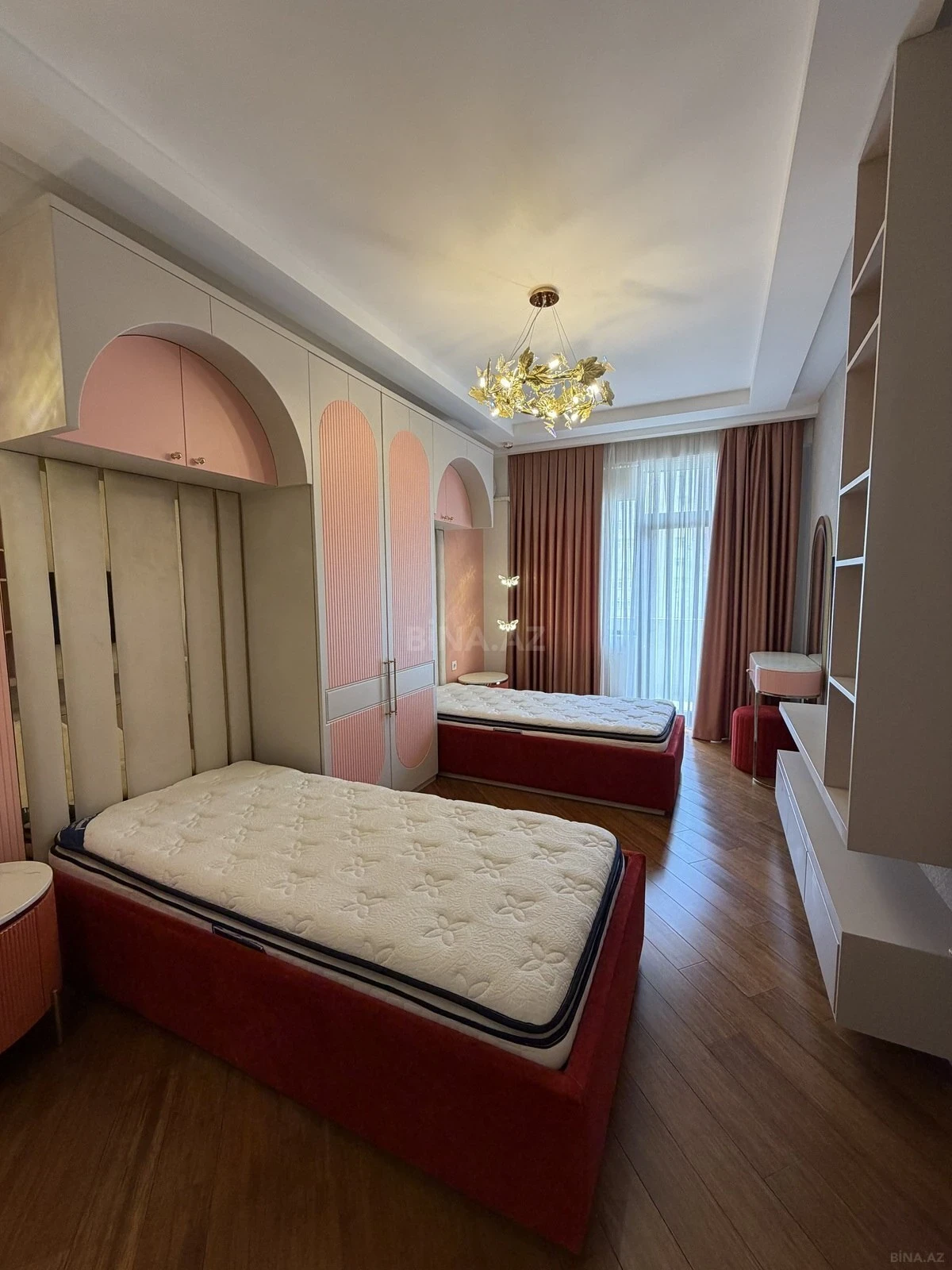 Satılır 3 otaqlı mənzil 167 m²