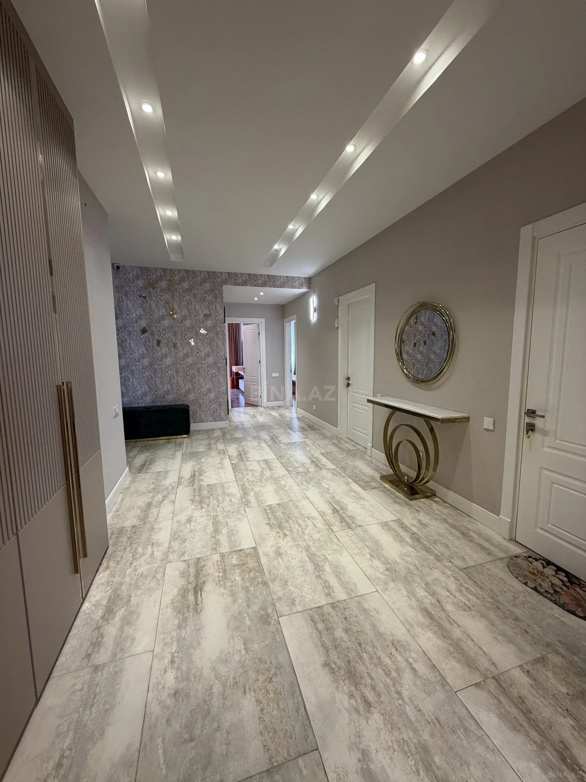 Satılır 3 otaqlı mənzil 167 m²