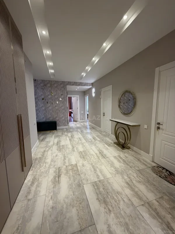 Satılır 3 otaqlı mənzil 167 m²