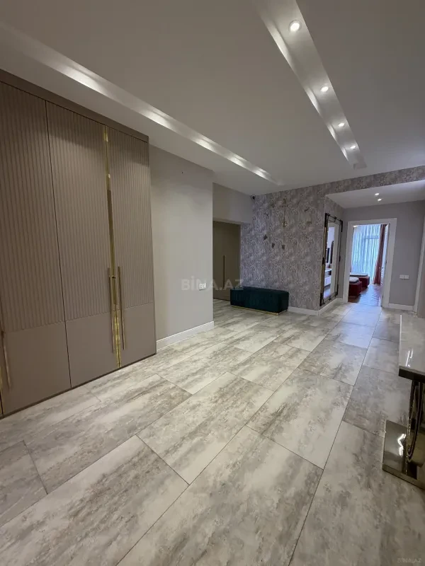 Satılır 3 otaqlı mənzil 167 m²