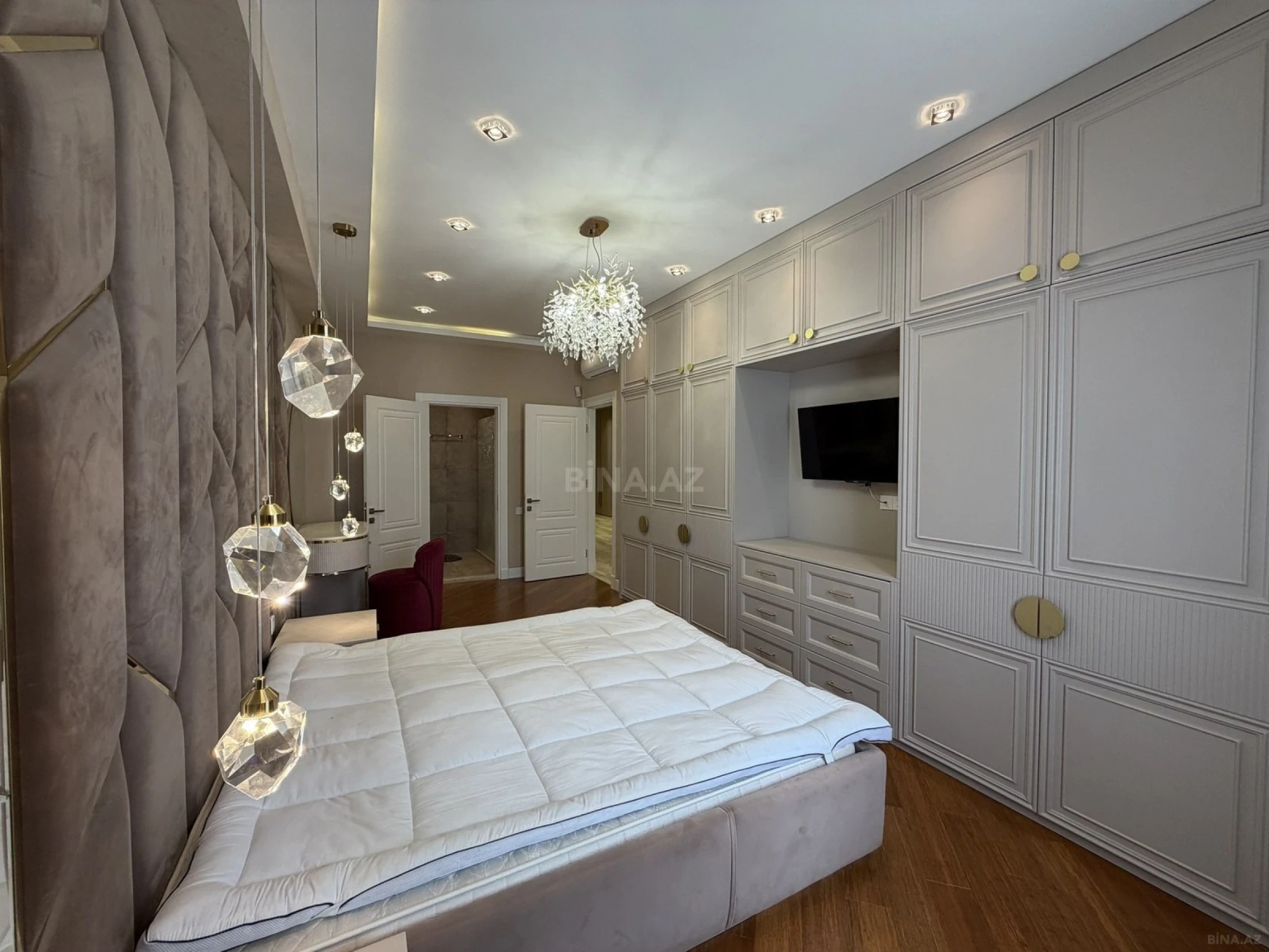 Satılır 3 otaqlı mənzil 167 m²