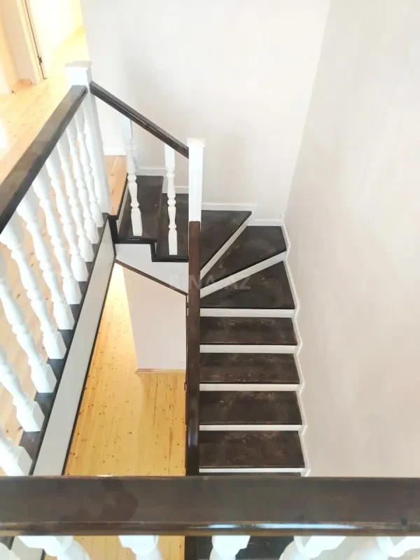Satılır 4 otaqlı həyət evi 160 m²