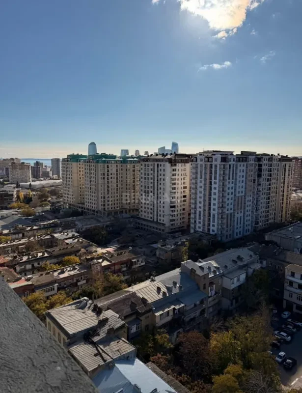 Satılır 3 otaqlı mənzil 160 m²