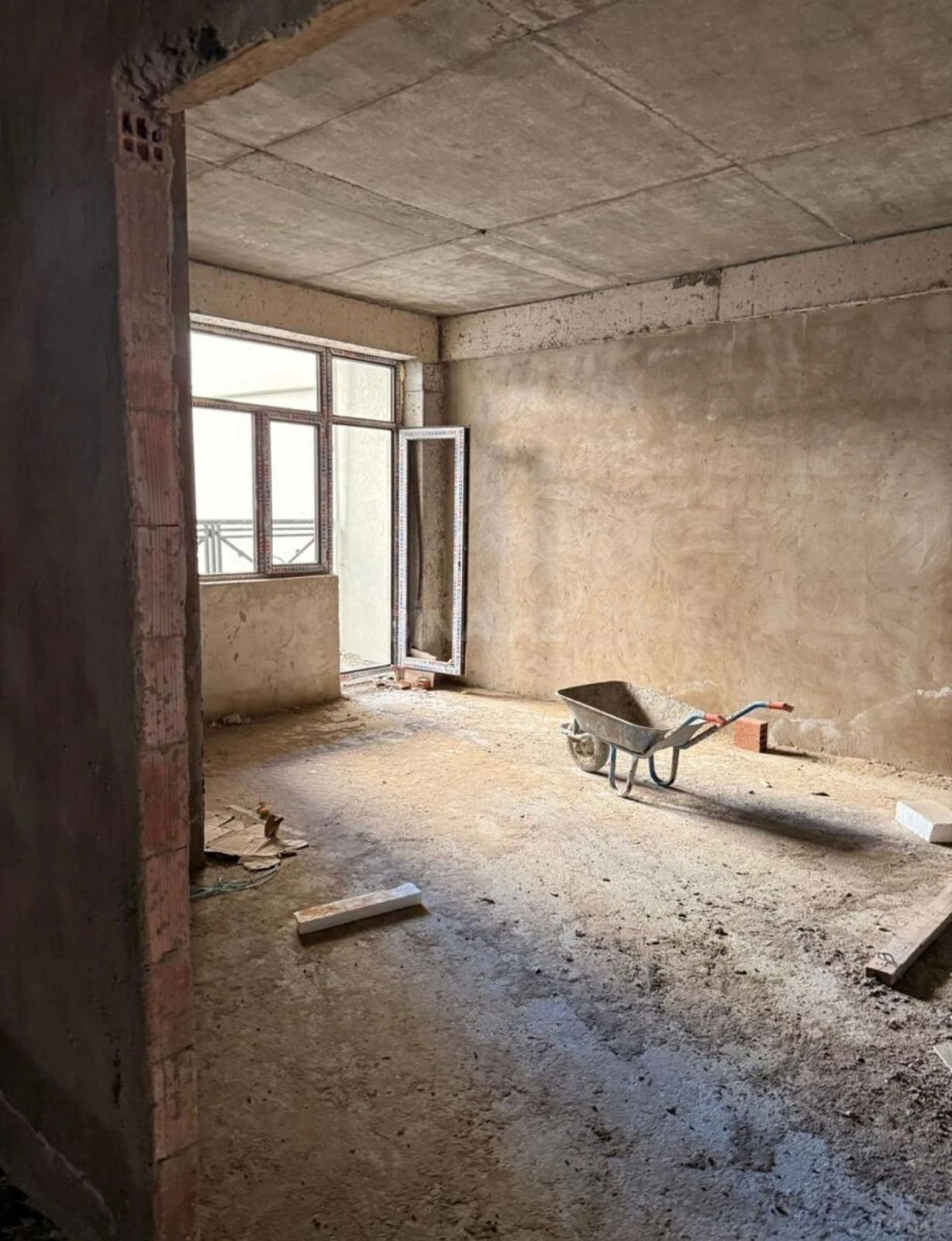 Satılır 3 otaqlı mənzil 160 m²