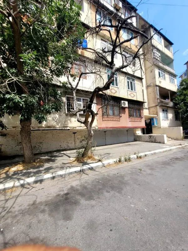 Satılır 4 otaqlı mənzil 100 m²