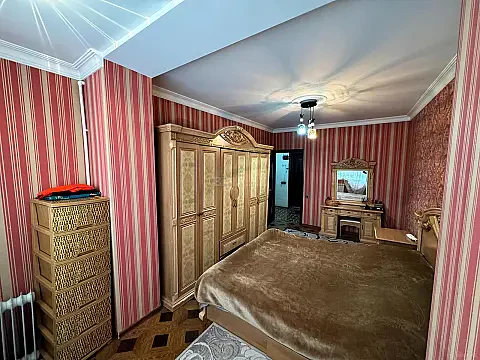 Satılır 4 otaqlı mənzil 100 m²