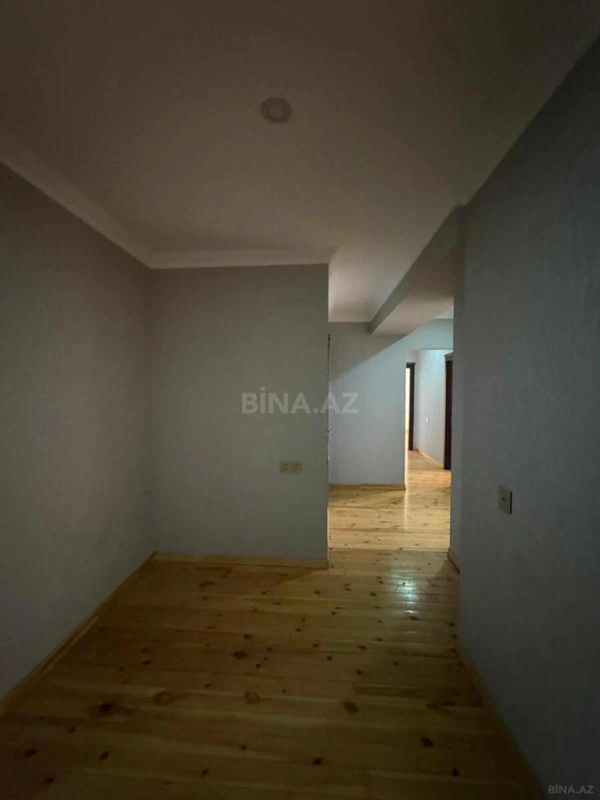 Satılır 3 otaqlı mənzil 115 m²
