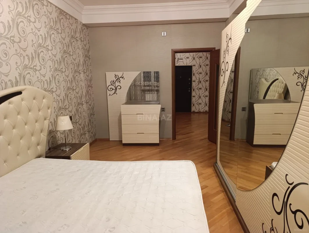 Kirayə verilir 2 otaqlı mənzil 98.8 m²