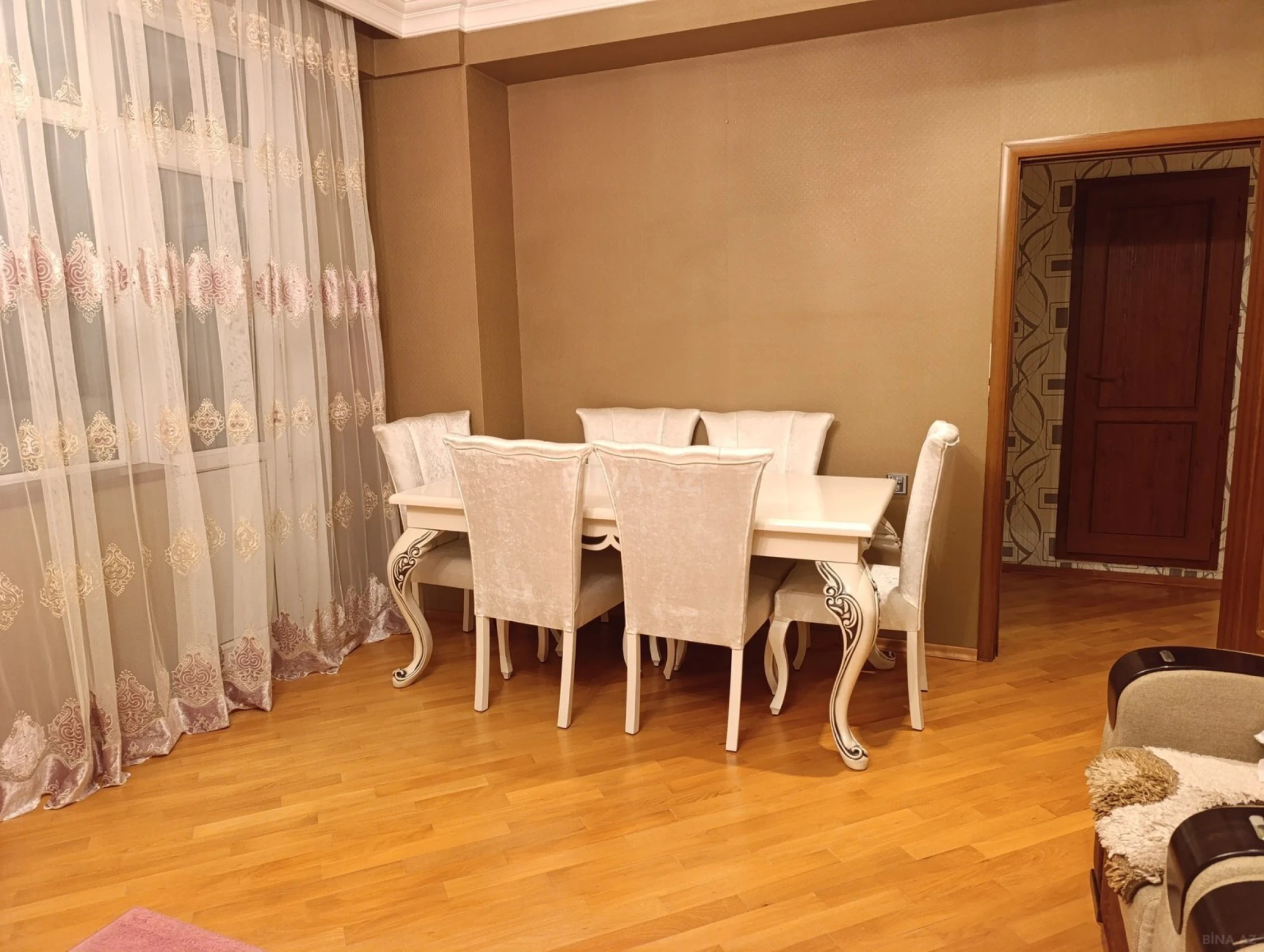 Kirayə verilir 2 otaqlı mənzil 98.8 m²