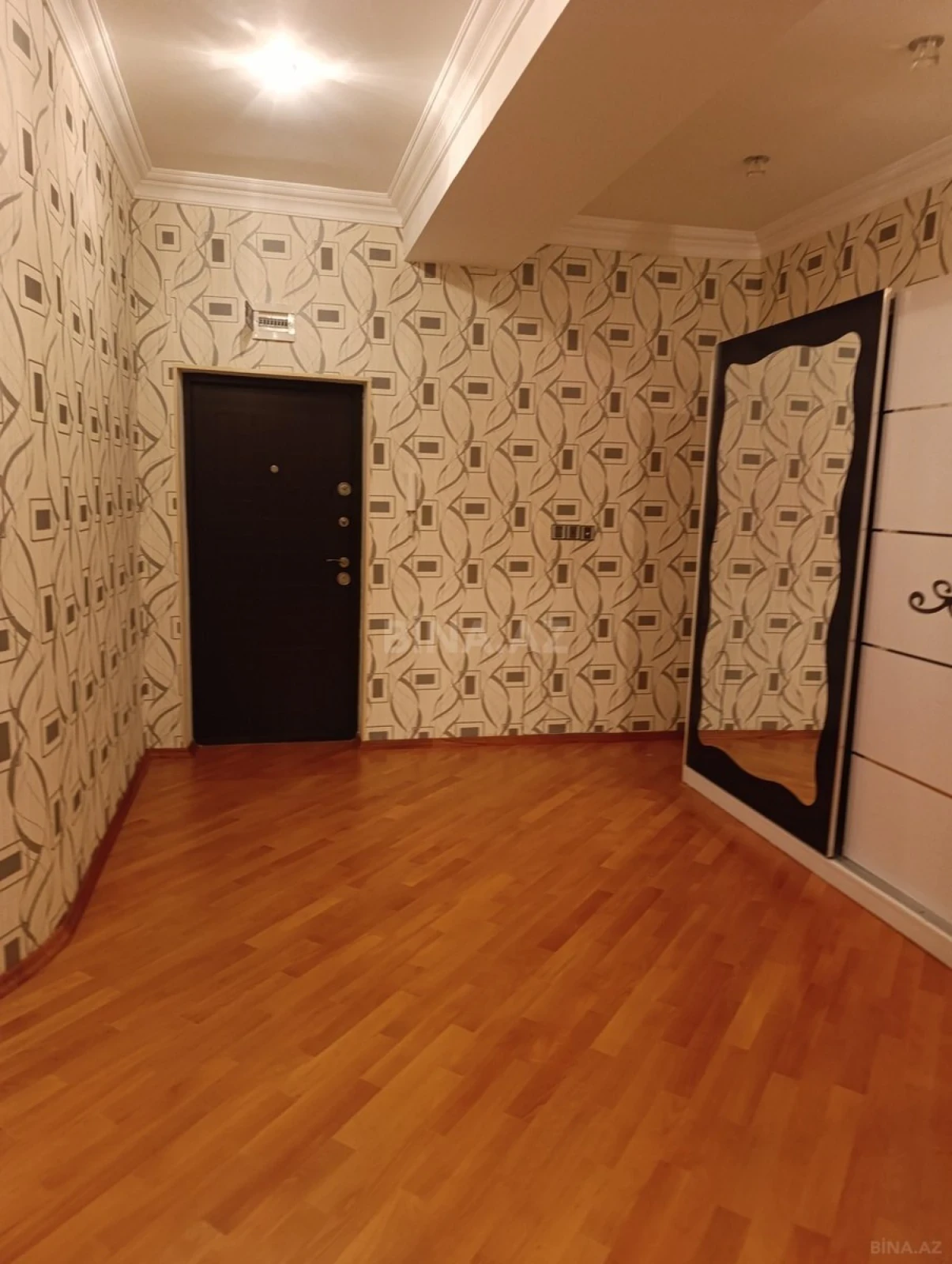Kirayə verilir 2 otaqlı mənzil 98.8 m²