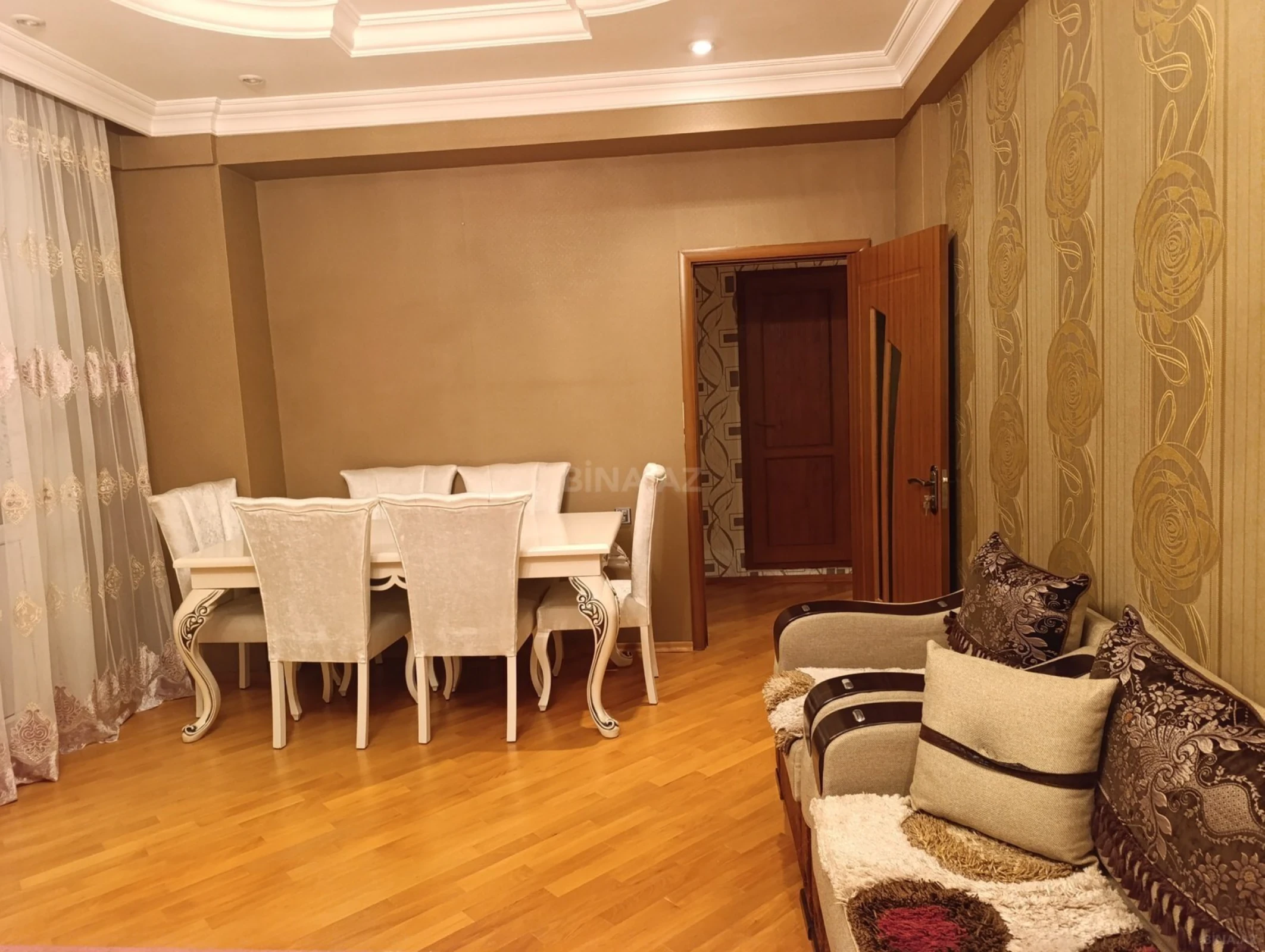 Kirayə verilir 2 otaqlı mənzil 98.8 m²