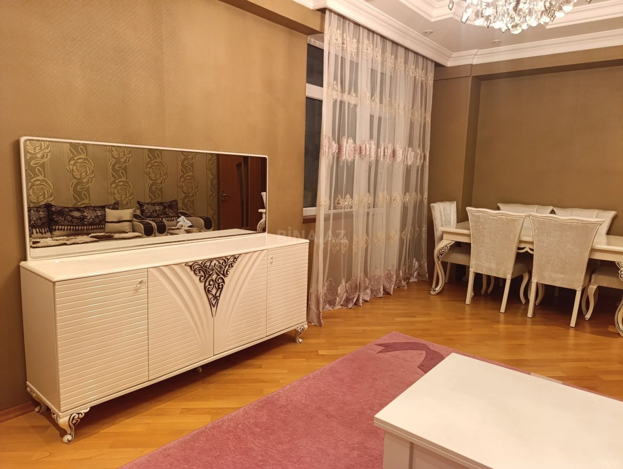 Kirayə verilir 2 otaqlı mənzil 98.8 m²