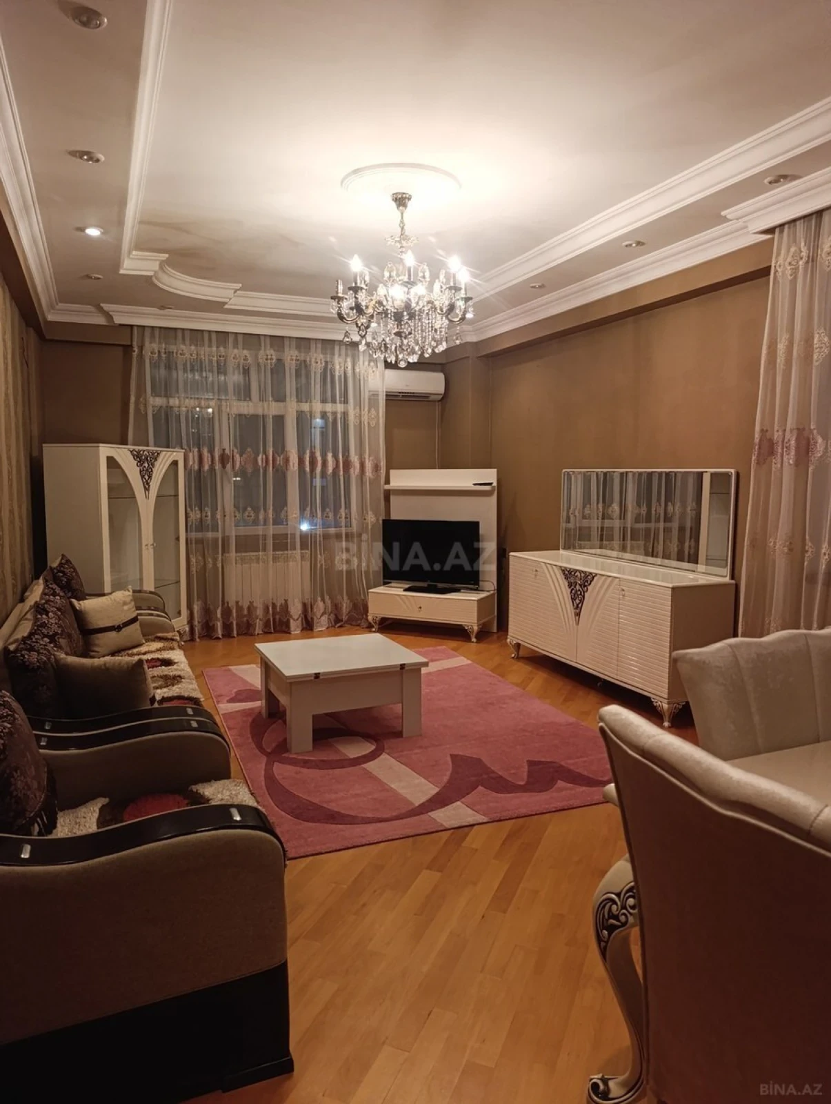 Kirayə verilir 2 otaqlı mənzil 98.8 m²