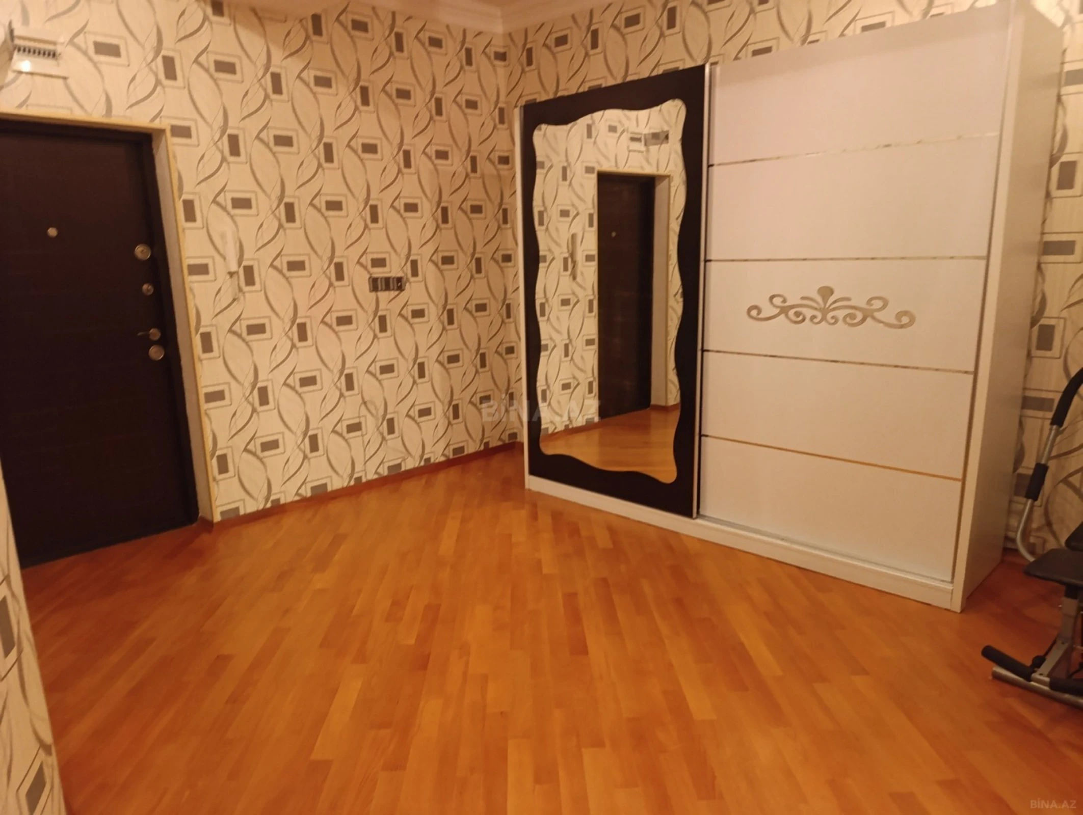 Kirayə verilir 2 otaqlı mənzil 98.8 m²