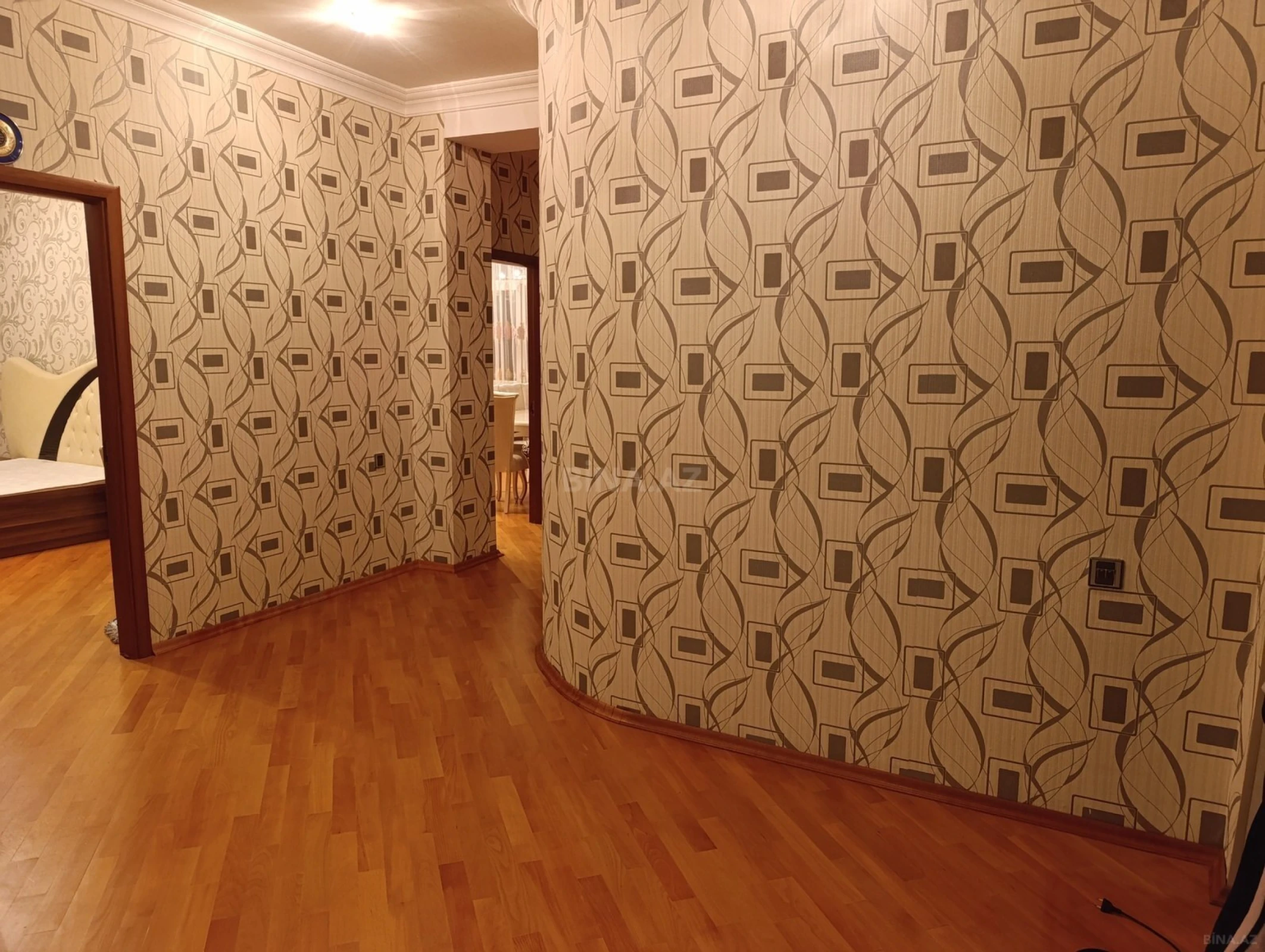 Kirayə verilir 2 otaqlı mənzil 98.8 m²