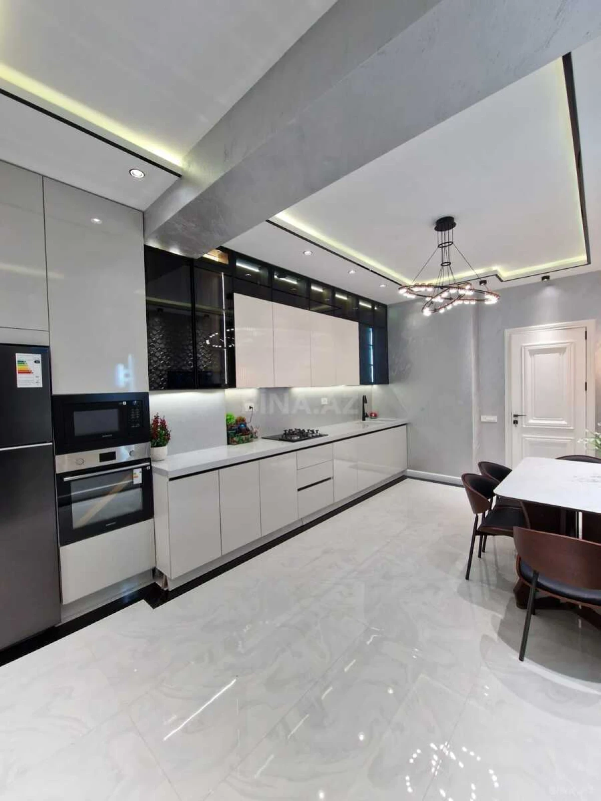 Satılır 3 otaqlı mənzil 140 m²