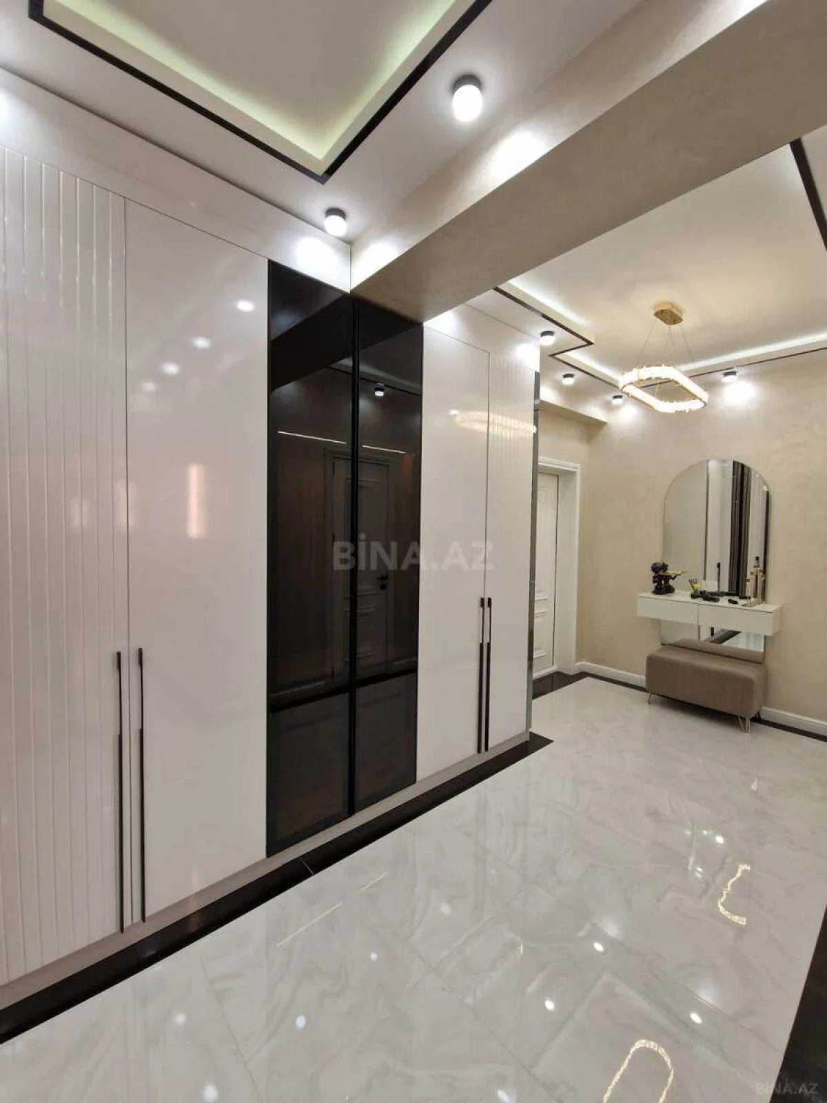 Satılır 3 otaqlı mənzil 140 m²
