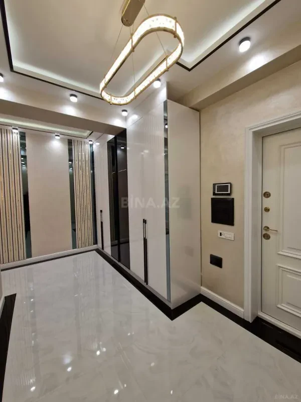Satılır 3 otaqlı mənzil 140 m²