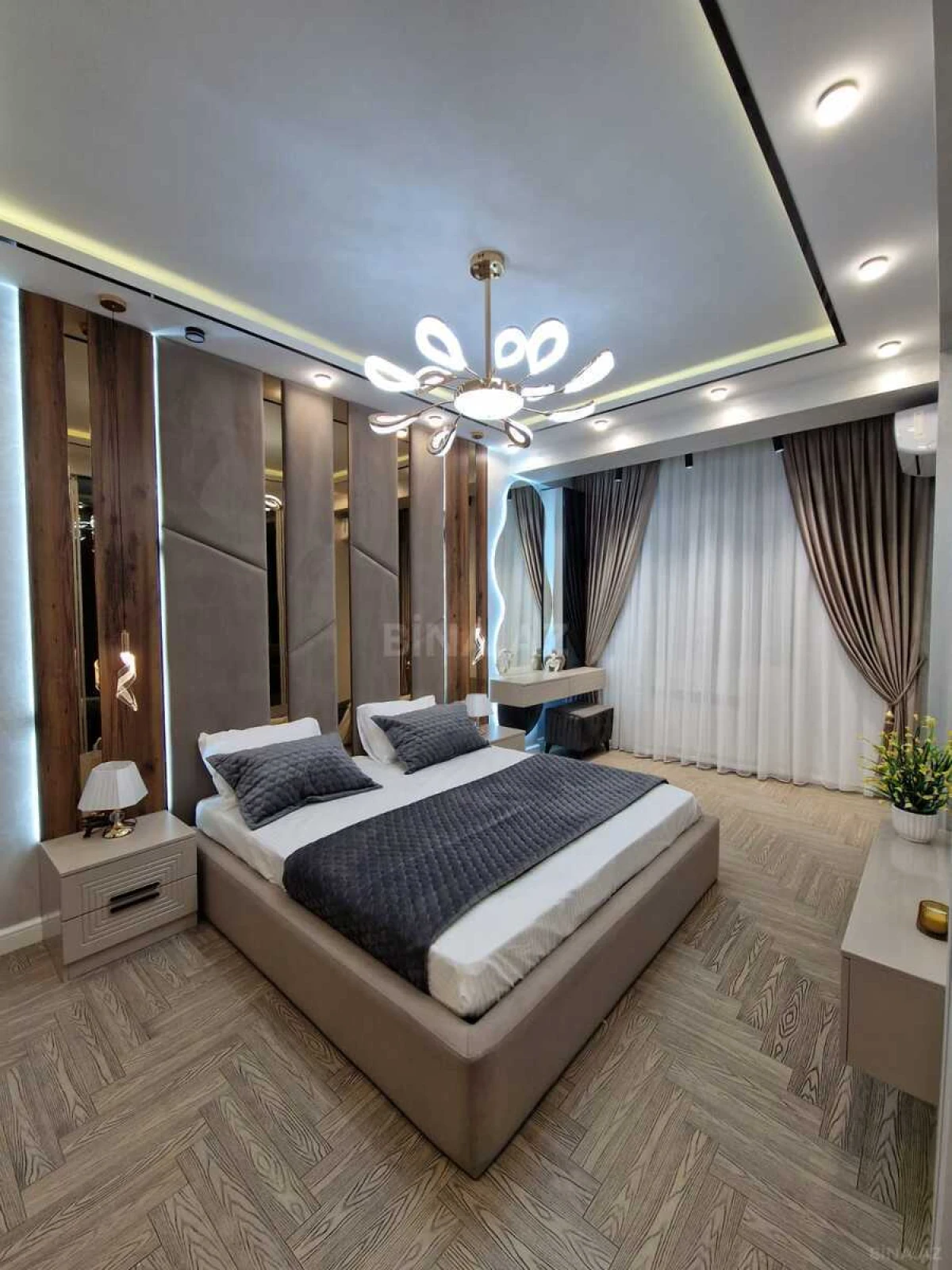 Satılır 3 otaqlı mənzil 140 m²
