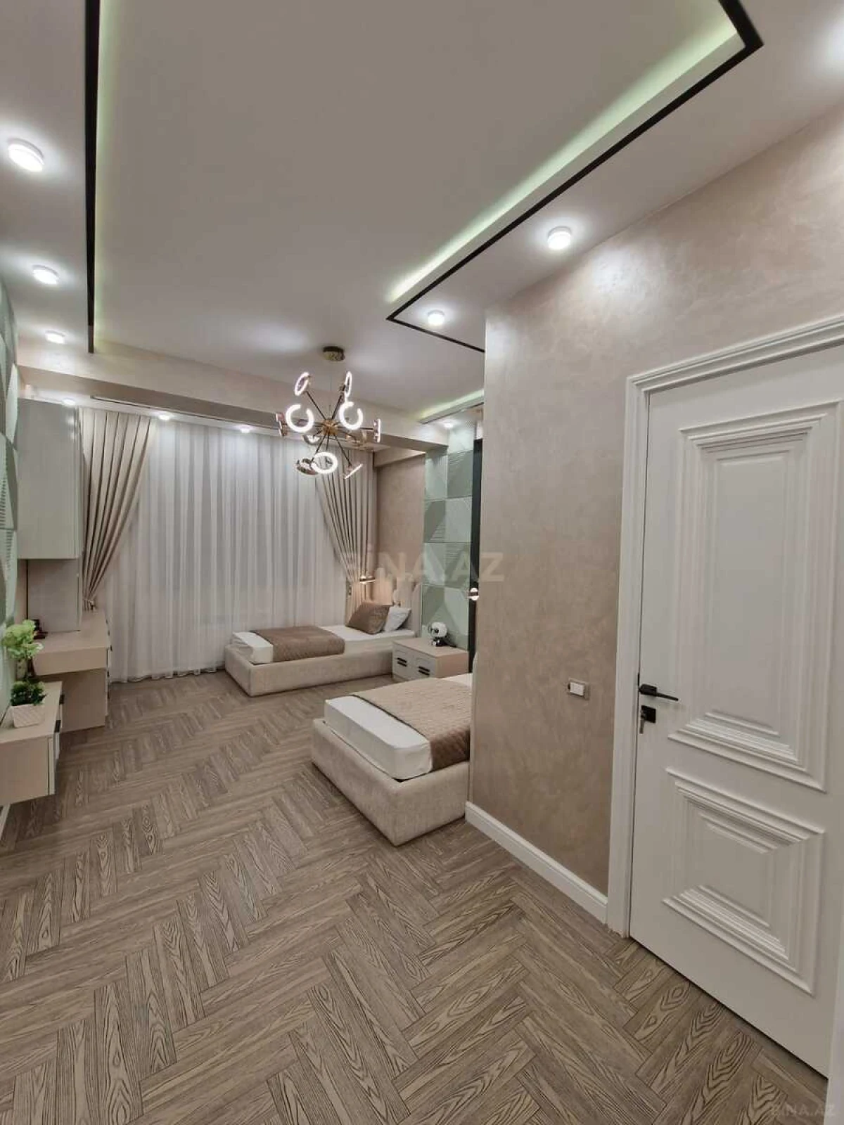 Satılır 3 otaqlı mənzil 140 m²