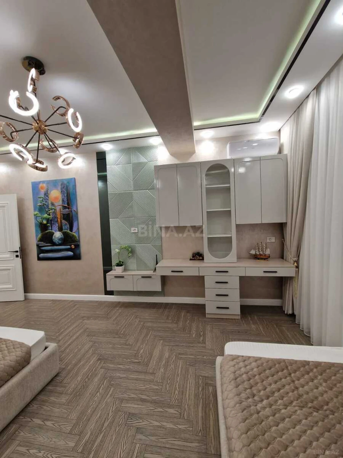 Satılır 3 otaqlı mənzil 140 m²