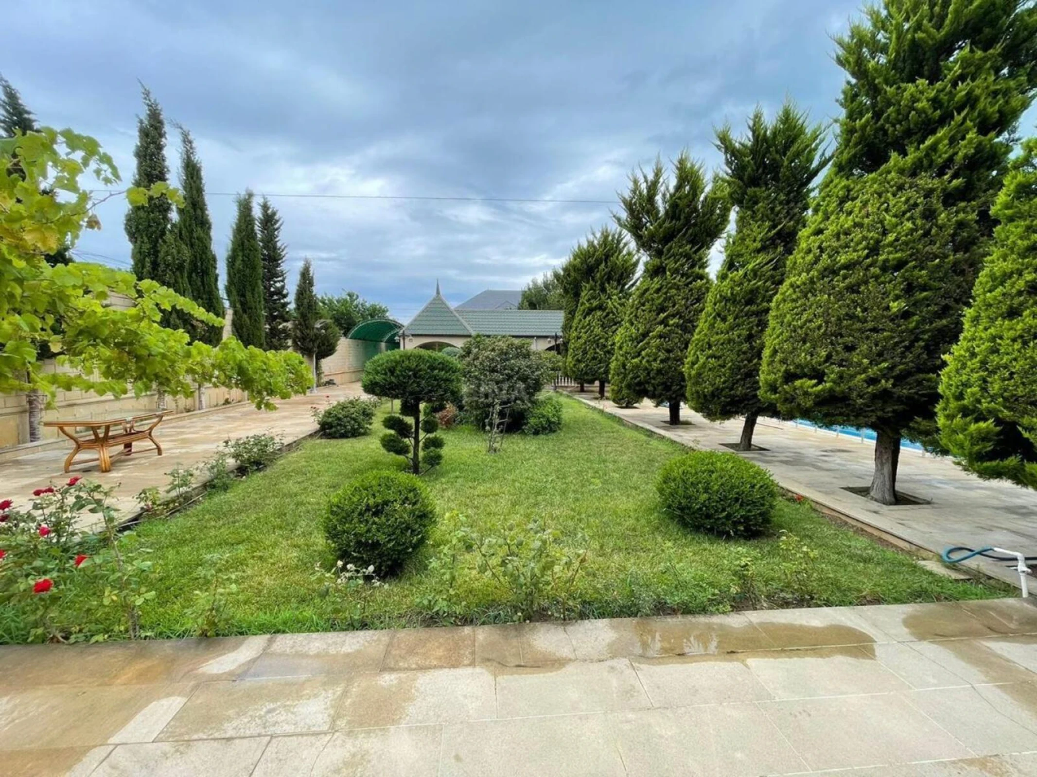 Kirayə verilir 7 otaqlı həyət evi 450 m²
