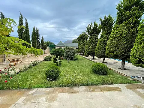 Kirayə verilir 7 otaqlı həyət evi 450 m²